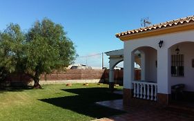 Casa con jardín privado cerca de la playa, para descansar y relajarse